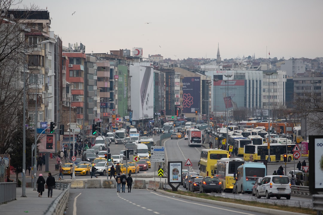 İstanbul’da Cezaevi Nakil Araçları Zincirleme Kazası: 15 Yaralı!