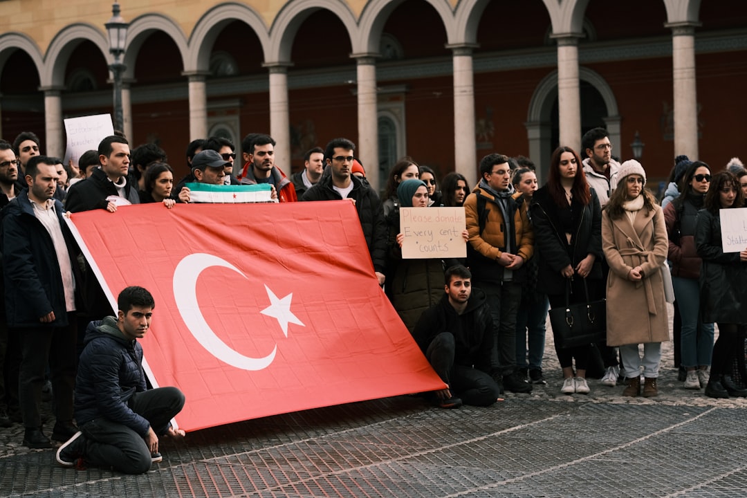 Gençlerin Siyasete Mesafesi Derinleşiyor: Güven Krizi ve Temsil Problemi!