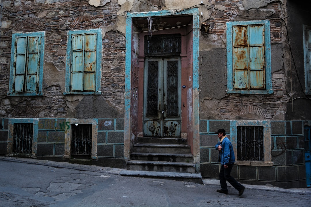 İzmir'de Tarihi Mekanlarda Kritik Dönemeç: Yargı ve Vakıf Müdahaleleri!