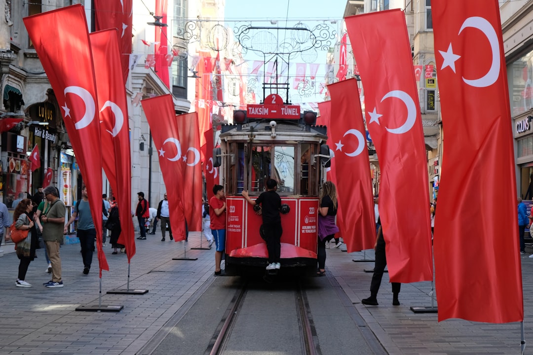 Türkiye’nin Kıskacında: Değerler ve Umutlar Yıkılıyor!
