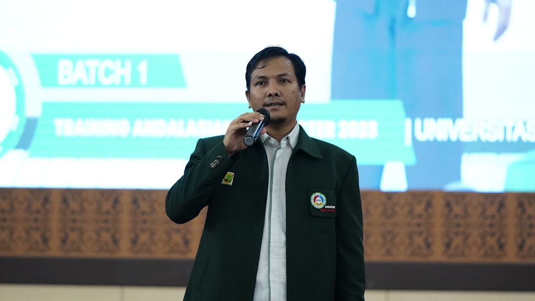 Özgür Özel'den Akın Gürlek'in Babasına Sert Çıkış: Silivri'dekilerin Ailesi Var!